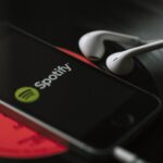 Extreemrechtse anti-vluchtelingen anthem van Nederland verwijderd van Spotify en YouTube