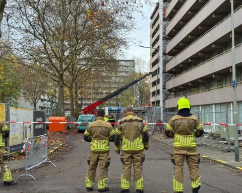 Gasleiding beschadigd tijdens werkzaamheden in Geleen, bewoners appartementencomplex geëvacueerd