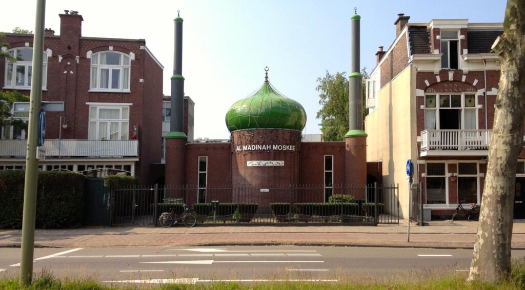 Geweld tegen Nederlandse moskeeën bijna verdubbeld in tien jaar tijd, meldt moskeenetwerk