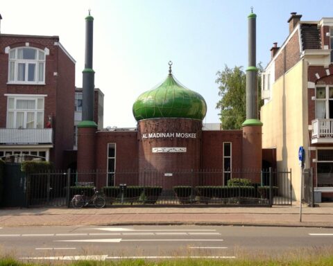 Geweld tegen Nederlandse moskeeën bijna verdubbeld in tien jaar tijd, meldt moskeenetwerk