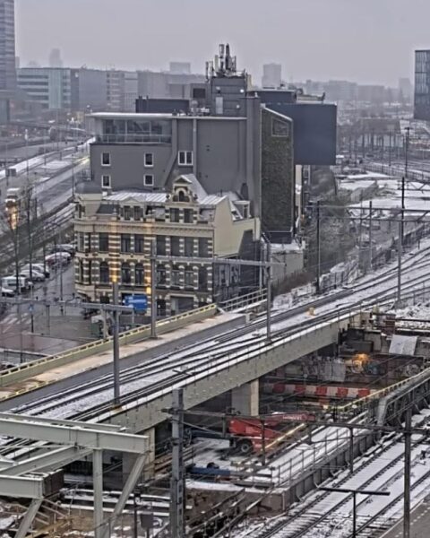 Gladde wegen in Nederland door sneeuw en ijs, code geel afgegeven