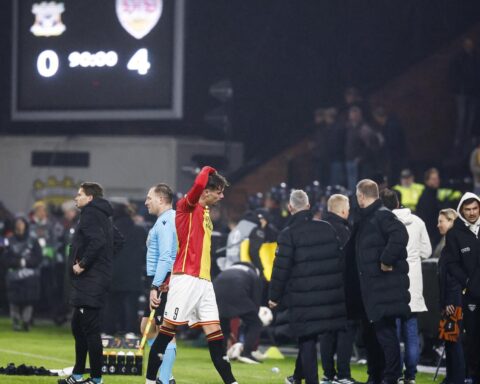 Go Ahead Eagles verliezen met 4-0 van Stuttgart in Europa League thuiswedstrijd