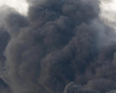 Groot brand in Barneveld sluit A30 in beide richtingen af