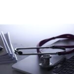 Huisartsen onderbetaald door te lage tarieven Nederlandse zorgautoriteit, beslist rechter