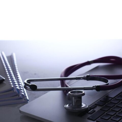 Huisartsen onderbetaald door te lage tarieven Nederlandse zorgautoriteit, beslist rechter