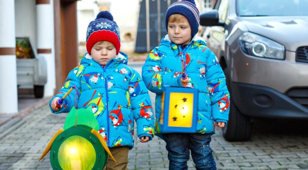 Kinderen met lantaarntjes zingen voor snoep: Sint Maarten wint aan populariteit in Nederland