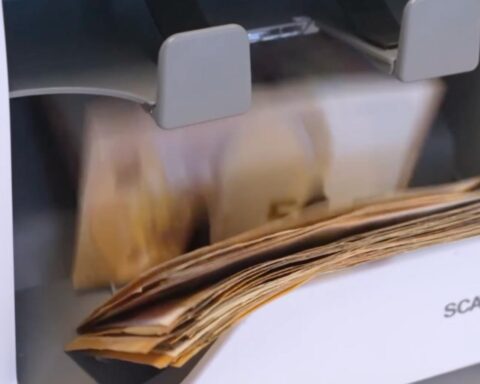 Koppel riskeert acht jaar cel voor witwassen van meer dan €50 miljoen via supermarkt