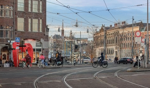 Liander legt in Amsterdam aansluiting voor 138 bedrijven vast