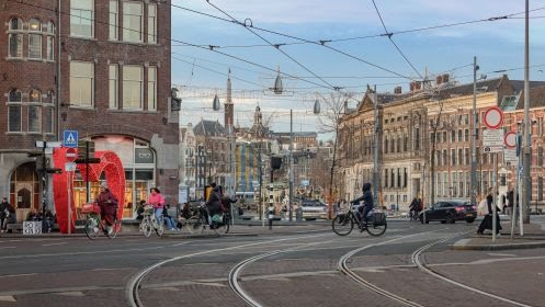 Liander legt in Amsterdam aansluiting voor 138 bedrijven vast