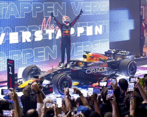 Max Verstappen wint in Qatar en creëert spannende titelstrijd in Abu Dhabi