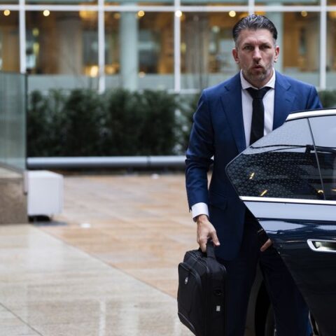 Minister bekritiseert bedreiging van bestuurders: 'toon van Wilders is zeer opruiend'