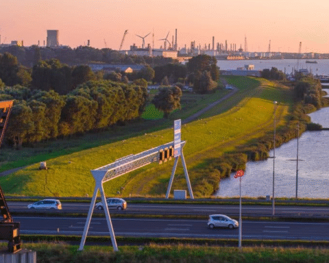 Moerdijk kiest oostelijke uitbreiding voor haven- en industrieterrein, dorp staat onder druk