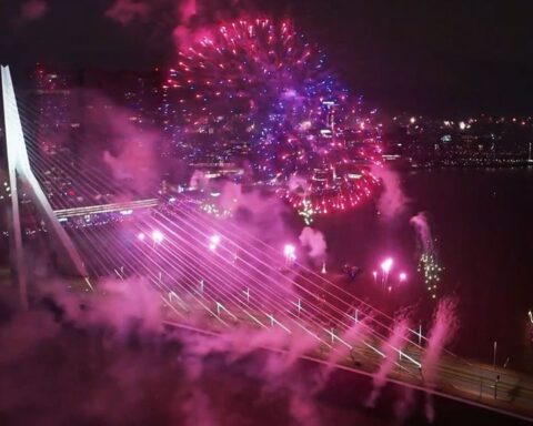 Nationaal Vuurwerk op Erasmusbrug Rotterdam gecanceld door gebrek aan financiering