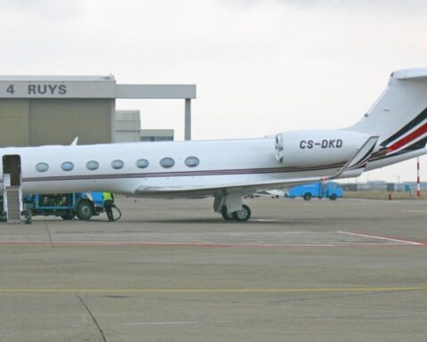 Nederland verhoogt belasting op korte privévluchten naar €420 per passagier