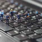 Nederlandse politie helpt bij ontmanteling van wereldwijd cybercrimineel netwerk, 83 servers en 20 domeinen in beslag genomen