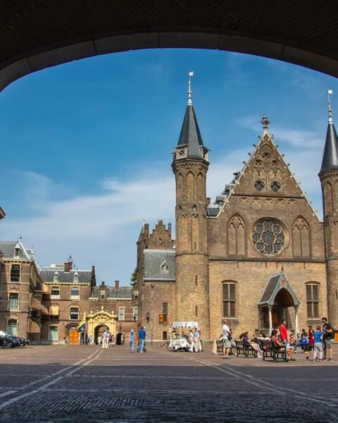 Nederlandse werkgevers kunnen door blijven gaan met het aftrekken van huisvestingskosten van het minimumloon van arbeidsmigranten