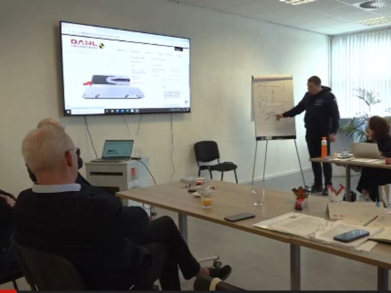 Oekraïners volgen cursus over autorijden met een beperking in Gelderland