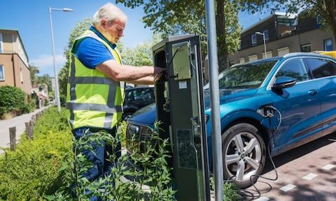 Openbare laadpalen in vier provincies beperkt om overbelasting te voorkomen