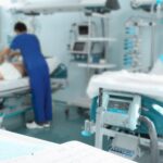 Personeelstekorten dwingen zorgverleners te kiezen tussen patiënten: rapport