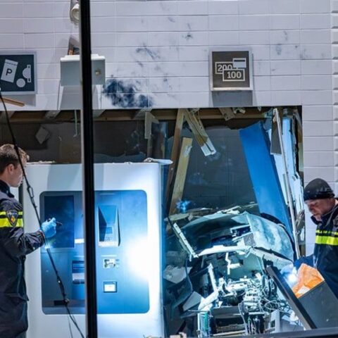 Plofkraak in outletcentrum Halfweg, politie roept getuigen op
