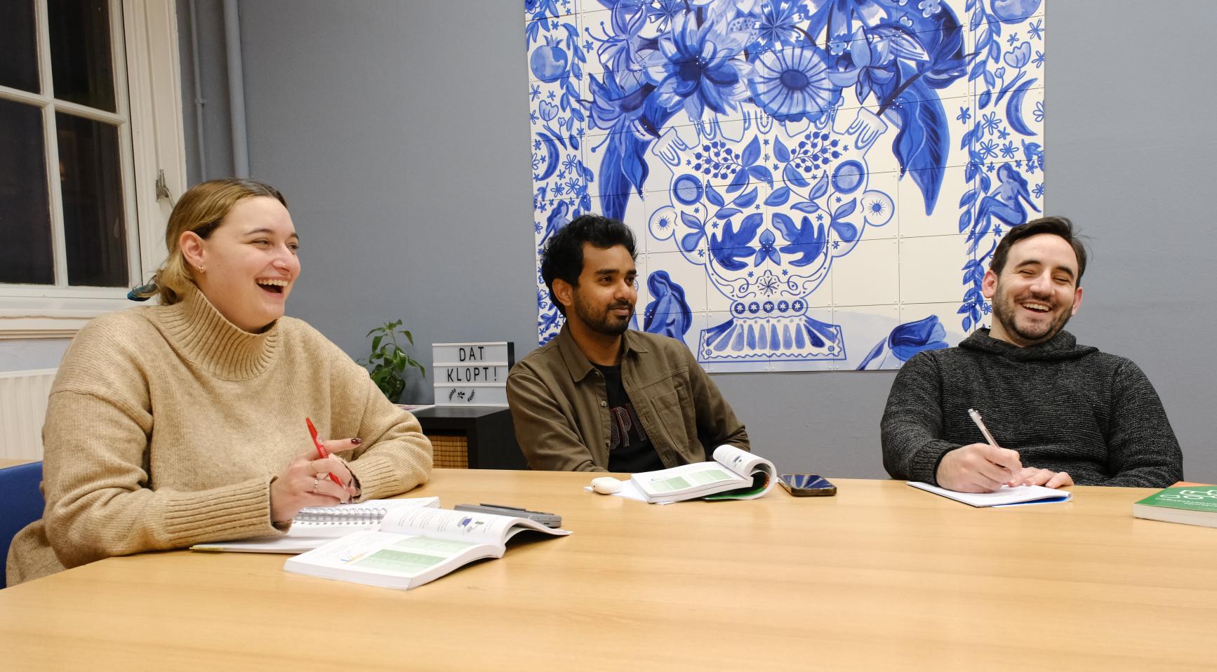 Positieve recensies over Crash Courses van Amsterdamse school, Nederlandse lessen beginnen op 1 december