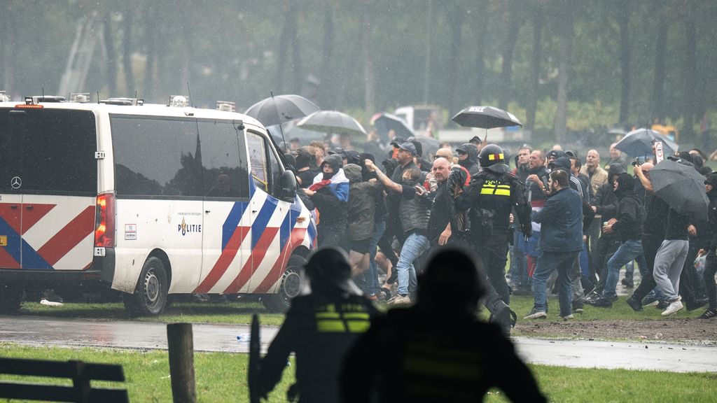 Proef met inzet waterkanon en traangas bij demonstraties uitgebreid