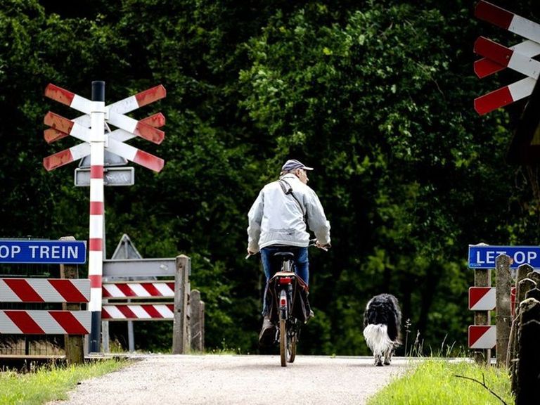 ProRail verwijdert opnieuw onbewaakte spoorwegovergangen, nu bij Dalfsen