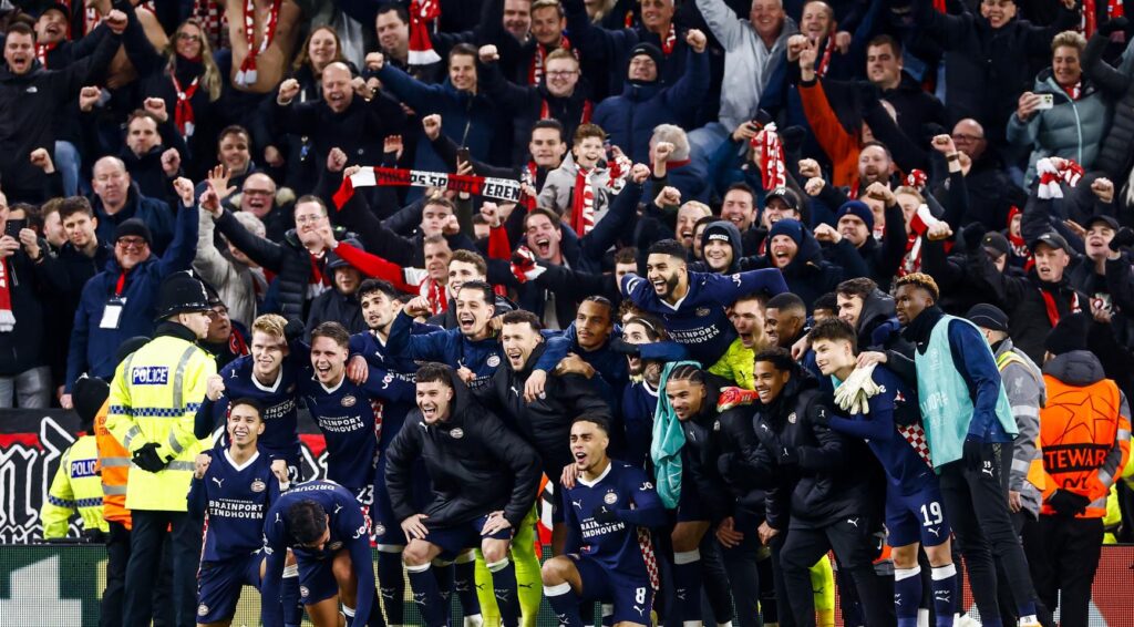 PSV wint met 4-1 van Liverpool in UEFA Champions League op Anfield