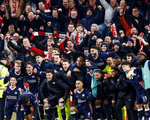 PSV wint met 4-1 van Liverpool in UEFA Champions League op Anfield