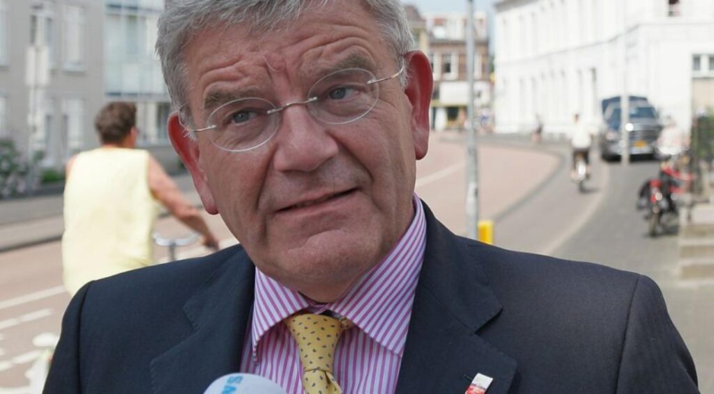 Raad van Den Haag verleent burgemeester van Zanen nieuwe termijn van zes jaar na geheime stemming