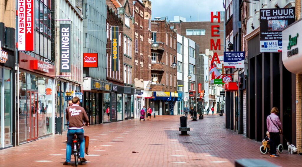 Retailtransformatie: grote winkels krimpen terwijl leegstaande panden als woningen worden gebruikt