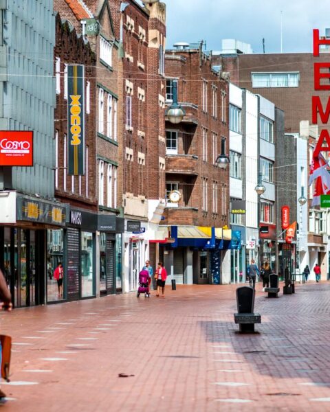 Retailtransformatie: grote winkels krimpen terwijl leegstaande panden als woningen worden gebruikt