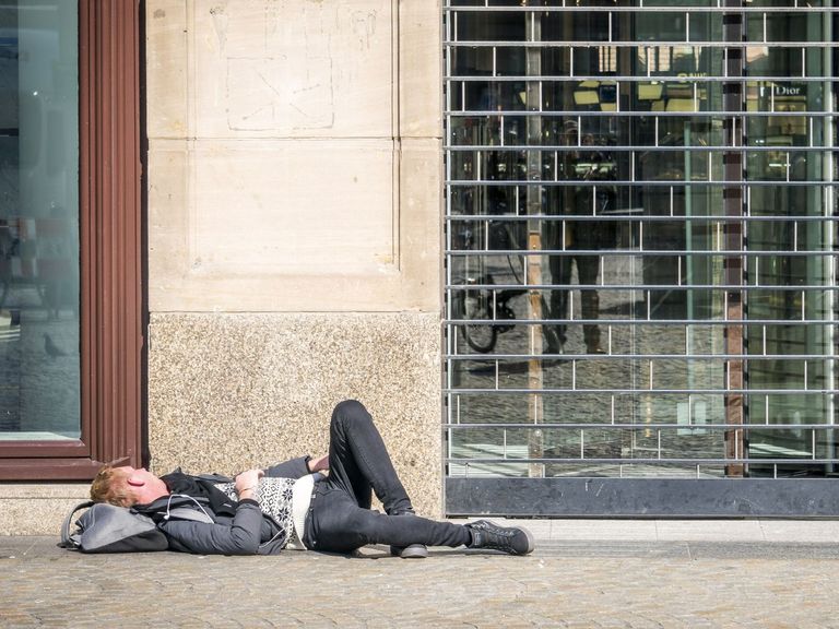 Rotterdam treft maatregelen tegen daklozen en bedelaars op drukke kruispunten