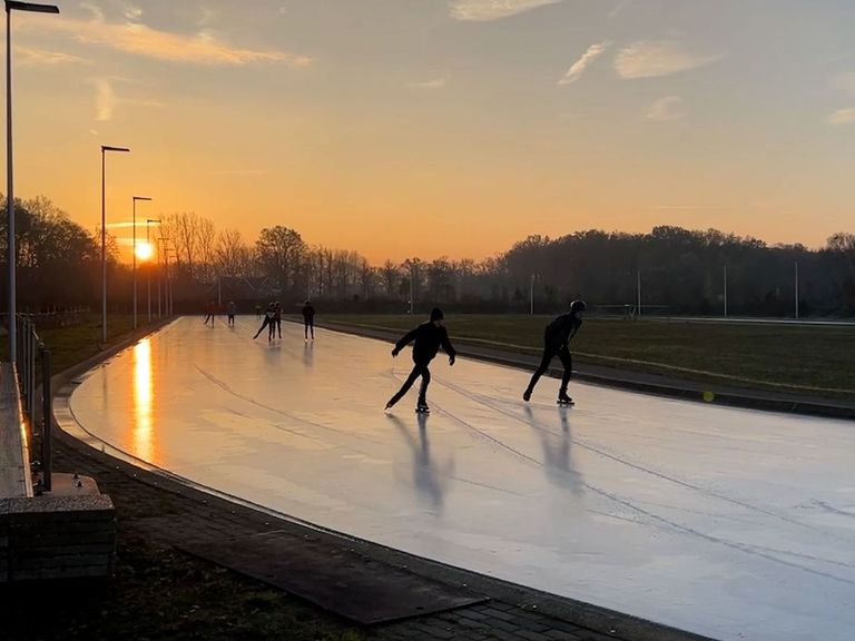 Schaatsbaan in Winterswijk dit seizoen weer geopend voor eerste schaatsers