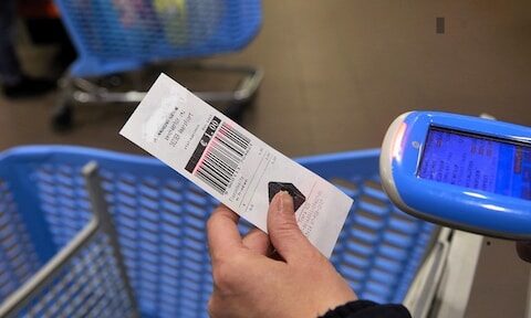 Schoonmaker krijgt 35.000 euro na onterecht ontslag voor meenemen blikjes