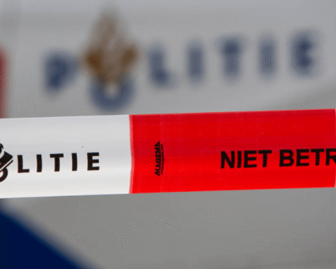Schoten afgevuurd op woningen en auto in Tilburg; twee gewonden in ziekenhuis gevonden