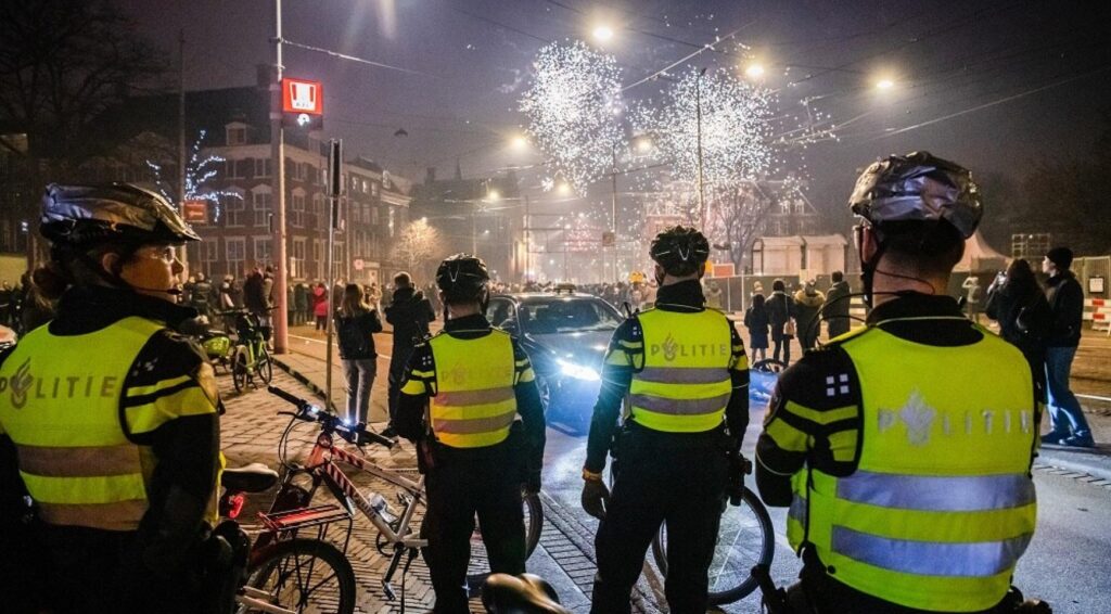 Steden bereiden zich voor op meer vuurwerk en problemen tijdens laatste oudejaarsavond voor verbod