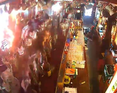 Steun voor beschadigd café in Nijverdal overtreft 10.000 euro, ook PEC-fans doneren