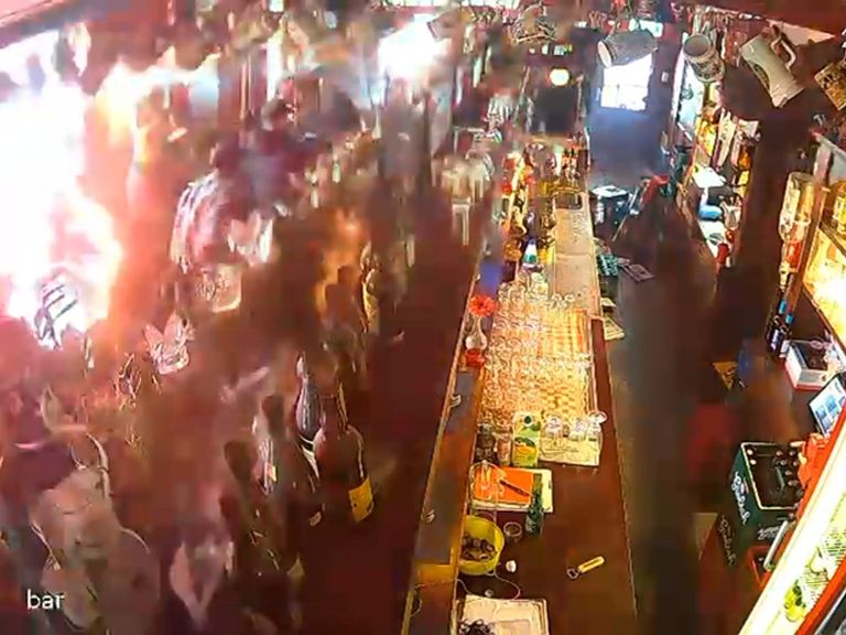 Steun voor beschadigd café in Nijverdal overtreft 10.000 euro, ook PEC-fans doneren