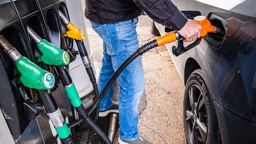 Tanken wordt volgend jaar duurder door hogere accijns voor ov-ondersteuning