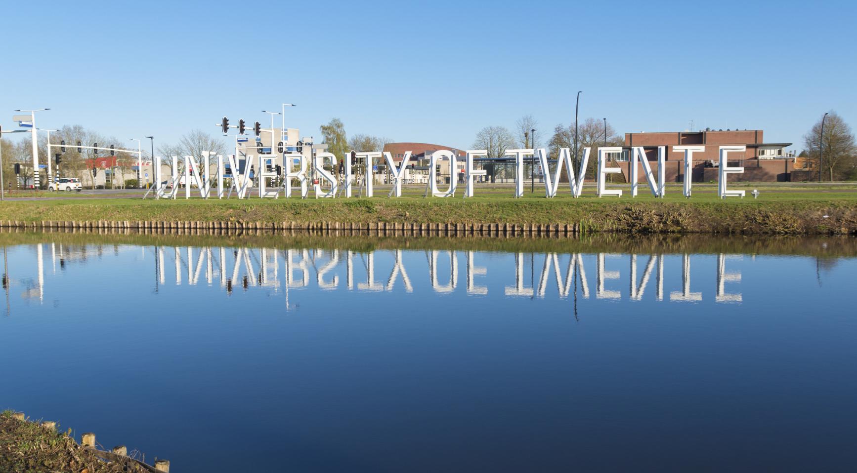 Universiteit Twente schrapt cum laude-gradaties voor Ph.D.-studenten vanwege genderbias-zorgen