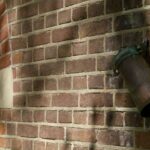 Veenhuizen vervangt koperen regenpijpen door replica's na diefstallen bij monumenten