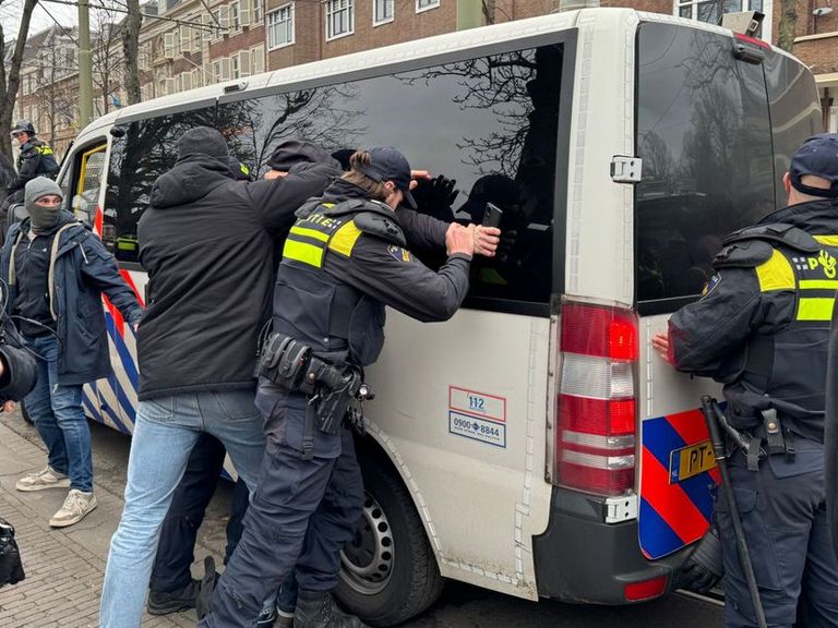 Veiligheidsrisicogebied in Den Haag tijdens demonstratie; twee arrestaties geregistreerd