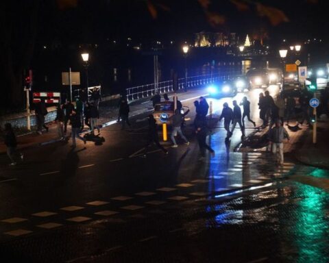 VfB Stuttgart uit kritiek op behandeling van supporters tijdens Europa League-wedstrijd in Deventer