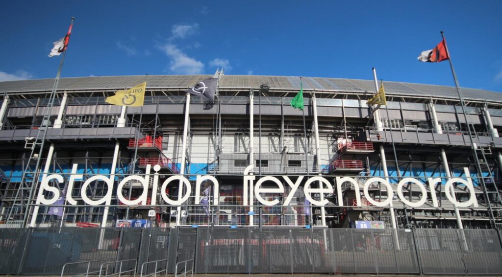 Voorstel voor renovatie De Kuip in Rotterdam omvat nieuw dak, ring en paviljoens