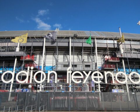 Voorstel voor renovatie De Kuip in Rotterdam omvat nieuw dak, ring en paviljoens