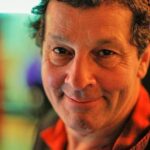 Vuurbommen en beperkte financiën weerhielden Mike Manicardi niet van het laten groeien van Badhuistheater in Amsterdam