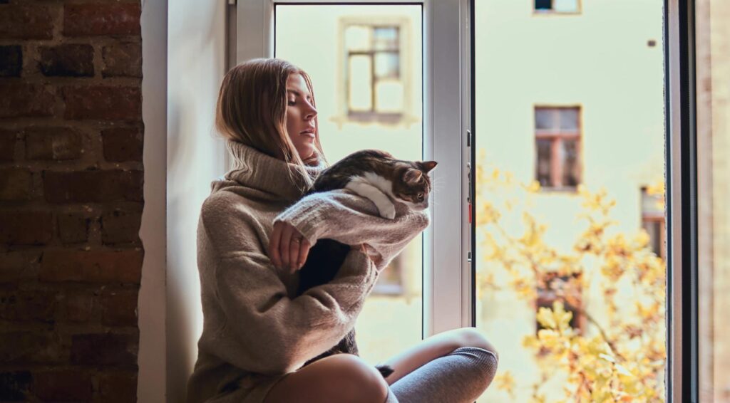 Zonnige periodes met wolken markeren een milde zondag in Nederland