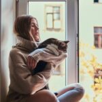 Zonnige periodes met wolken markeren een milde zondag in Nederland