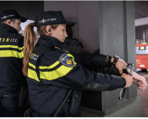 15-jarige aangehouden op station Tilburg voor het dragen van grote machete